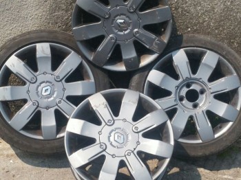 Se venden llantas clio sport 182