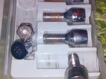 Juego de tornillos antirrobo m12x1,5