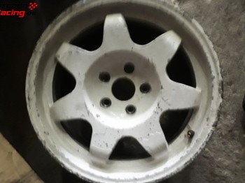 Se venden llantas de tierra en 16