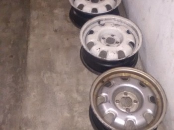 Se venden llantas de chapa
