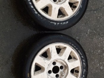 Se venden llantas de renault en 15