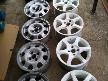 Se venden llantas de 205 gti mas otras de 6 palos