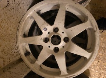 Se venden llantas de psa en 15 