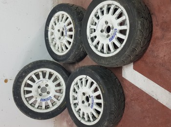 Llantas sparco cromodora 15  medida 4x98 asfalto y tierra poco uso