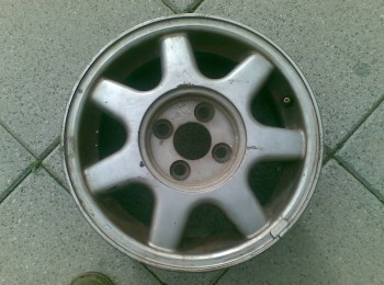 Juego de llantas de nissan 100