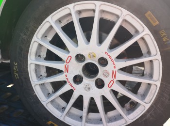 Vendo o cambio  juego 4 llantas oz racing 15 renault