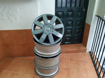 Se vende 4 llantas de renault megane sport