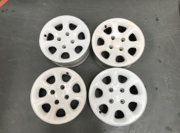 Se venden 4 llantas de citroen saxo 16v vts