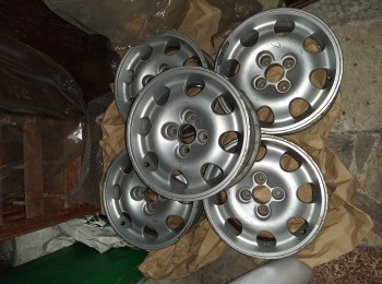 Se venden 5 llantas de 205 gti