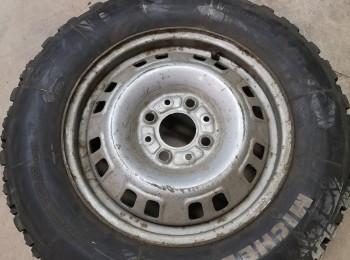 Llantas panda con ruedas clavos michelin