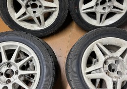 Llantas 16” con neumáticos de tierra 