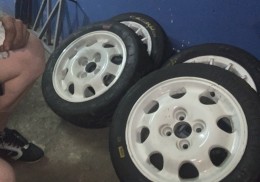 Se venden 4 llantas de 205 gti