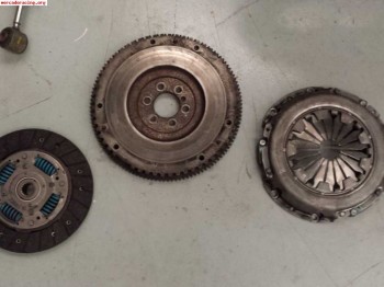 Se vende volante motor para motor 1.6 embrague y maza nuevos