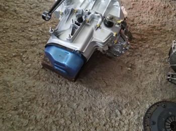 Se vende caja con relación cerrada a sincros y autoblocante