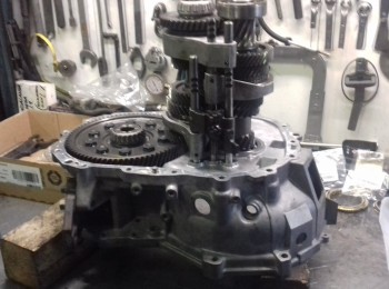 Se vende caja de cambios  mitsubishi evo 7-8-9 de serie recien revisad