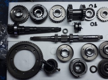 Relacion cerrada y grupo para be4r