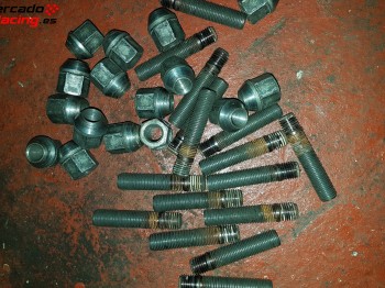 Vendo 16 espparagos y 16 tuercas