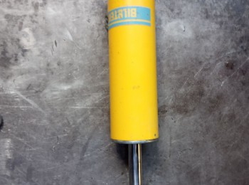 Se venden amortiguadores traseros saxo