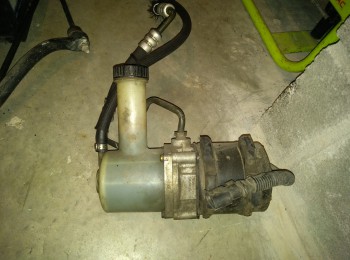 Bomba de direccion saxo