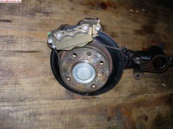 Pinzas brembo de 4 pistones.