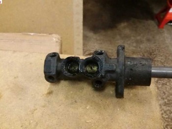 Se vende bomba de 22 para psa y pinzas de freno de 266