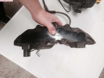 Brembo 8 pistones anclaje axial