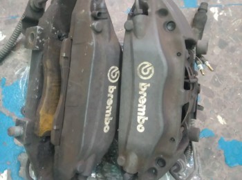 Frenos brembo 4 pistones anclaje radial 