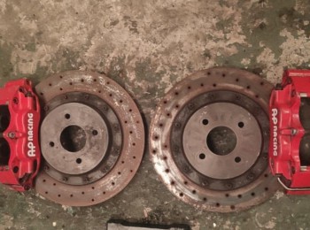 Pinzas ap racing con discos flotantes