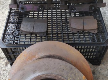 Se vende pinzas wilwood de 4 pistones. adaptador psa