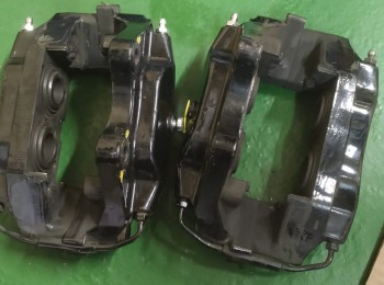 Se venden pinzas brembo originales de cuatro pistones de 406 coupe