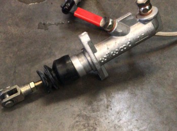 Bomba freno mano wilwood repartidor latiguillos