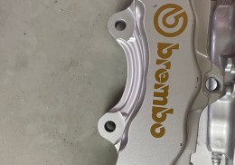 Pinzas brembo 17z de 6 pistones y 4 pistones