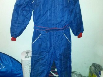 Vendo casco, mono y guantes sparco