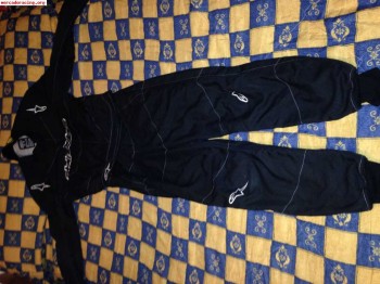 Se vende mono alpinestars negro talla 50