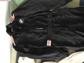 Mono omp y ropa ignífuga 