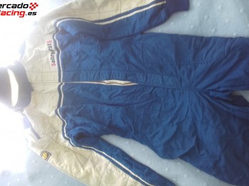 Mono y ropa ignifuga interior