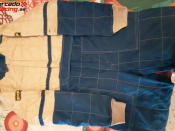 Se vende mono omp talla 58 110 euros