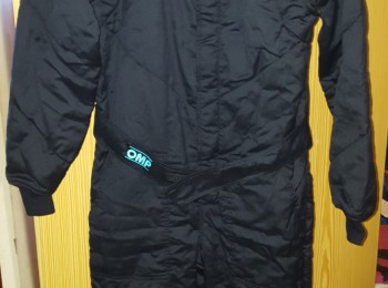 Se vende mono omp talla  54 nuevo sin uso