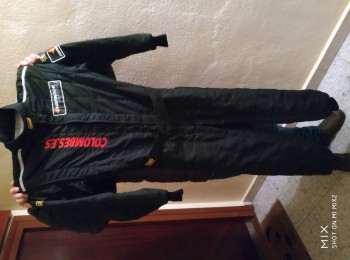 Se venden 2 buzos tallas 52 y 56 omp 