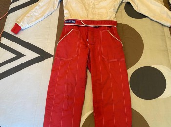 Mono sparco y ropa interior