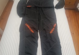 Se vende mono alpinestar talla 58 para 1.85