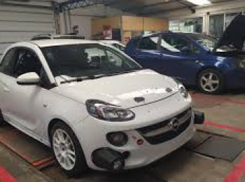 Opel adam cup r2