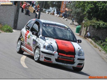 Toyota yaris 1.3 vvti ex-trofeu