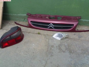 Vendo intermitente copiloto,rejilla y piloto trasero derecho