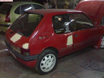 Se hacen trabajos de chapa y pintura