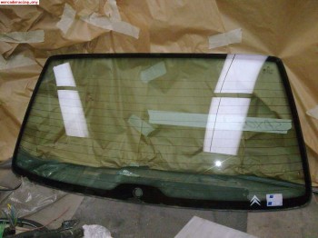 Luna trasera de citroen saxo en perfecto estado.40 euros.ast