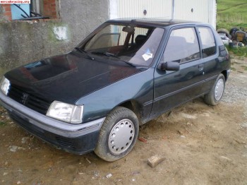 Carroceria de 205 completa motor funcionando