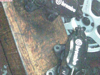 Pinzas brembo 4 pistones.