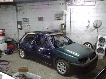 Carroceria saxo vts con barras sparco.