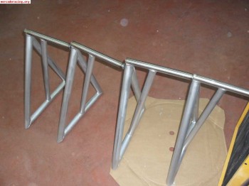 Lote de 4 caballetes espigo inox nuevos a 250.